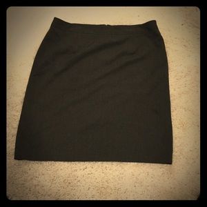 Fall 2022 on trend - Atelier Luxe work skirt light pinstripe 14 gray black